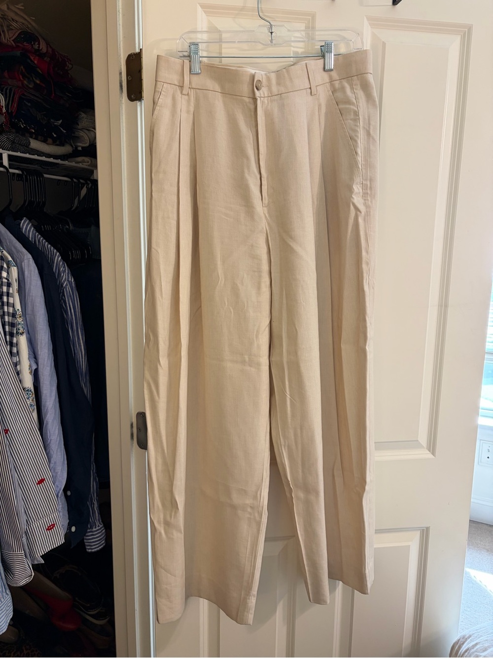 Women’s Banana Republic Linen Blend Light Beige Pleated Dress Pants